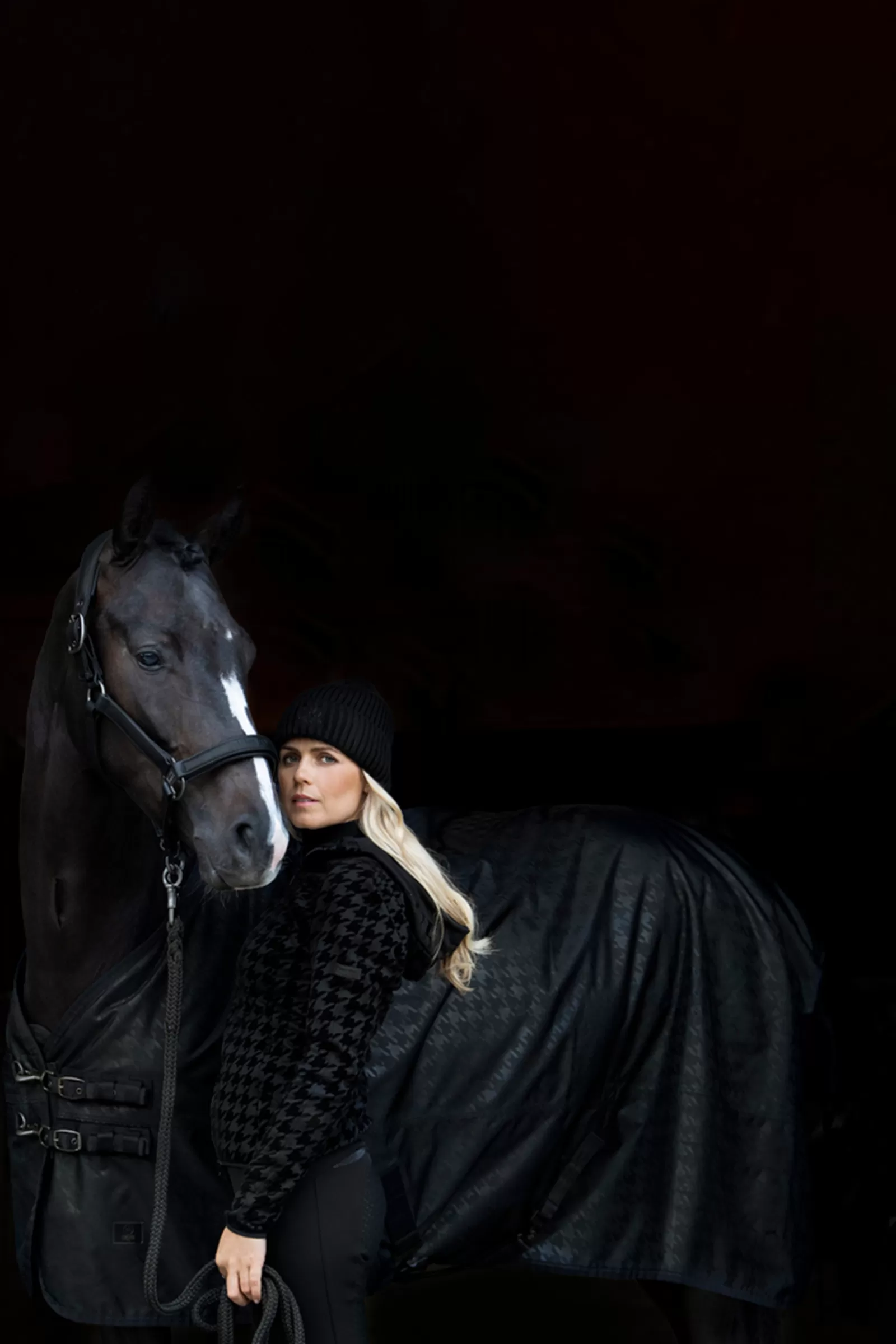 Essence 22/23 Alpha Coperta Da Turnout 1680D, 150 Gr>eskadron Discount