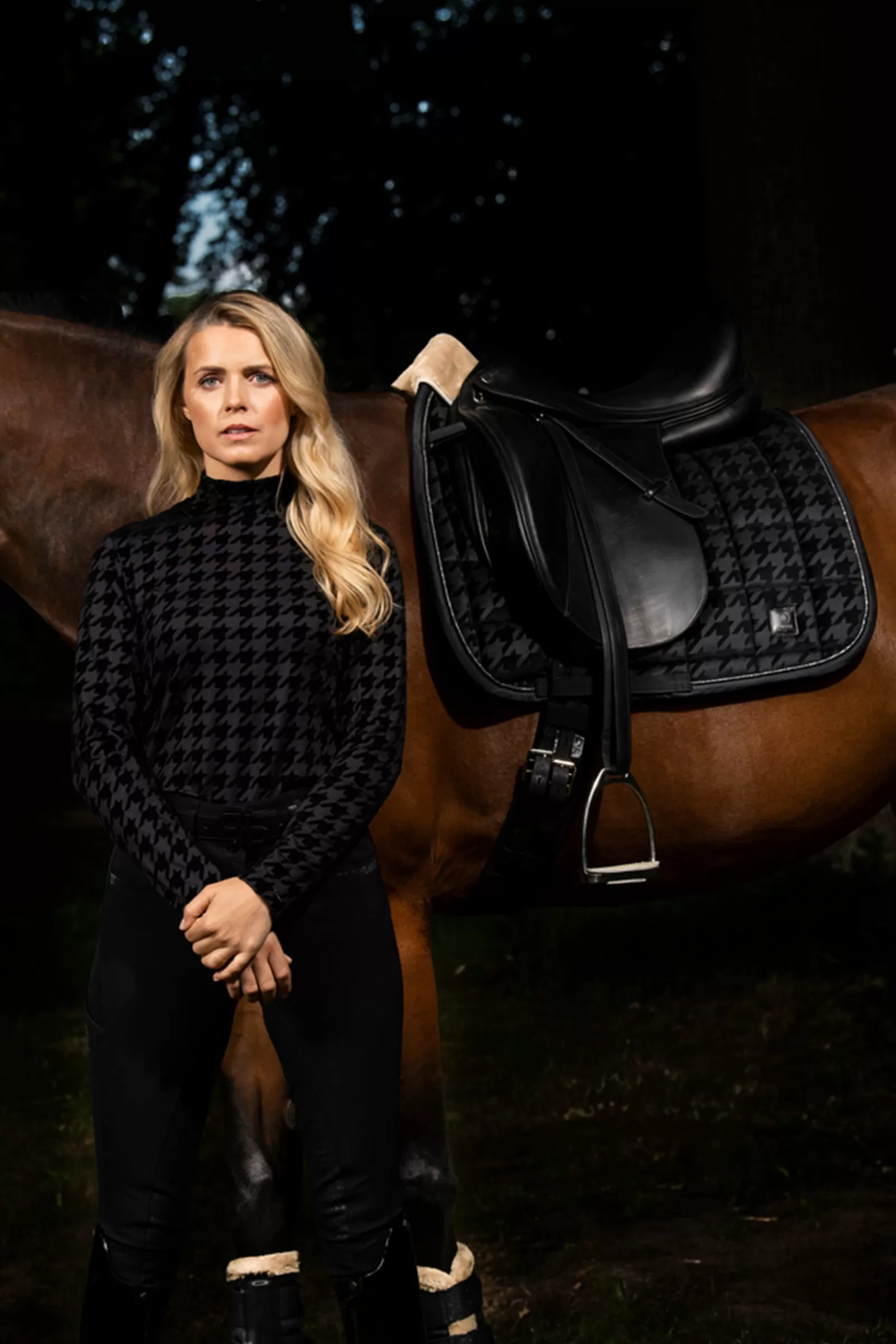 eskadron Dressursjabraker | Essence 22/23 Sottosella Da Dressage In Raso Con Stampa Black